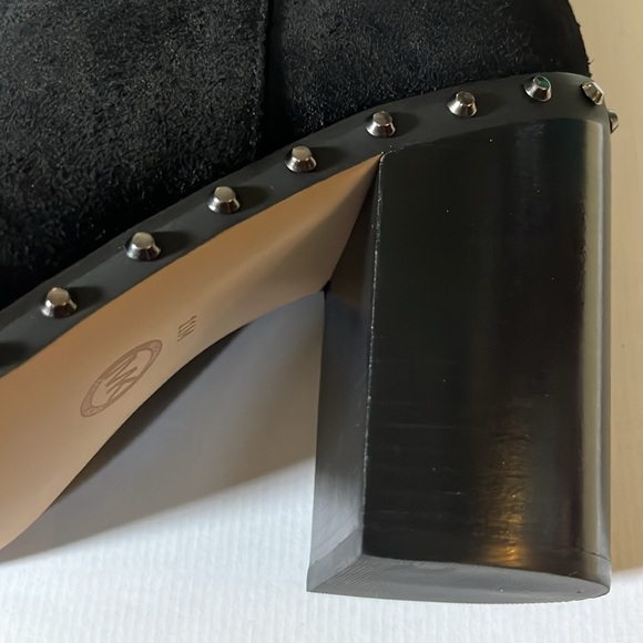 Michael Kors Livvy bootie, black suede - Picture 6 of 8